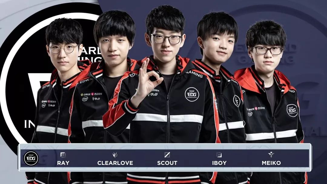 现出的冷静 现出的冷静