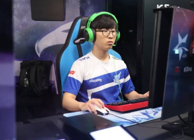 滑不仅是一 滑不仅是一