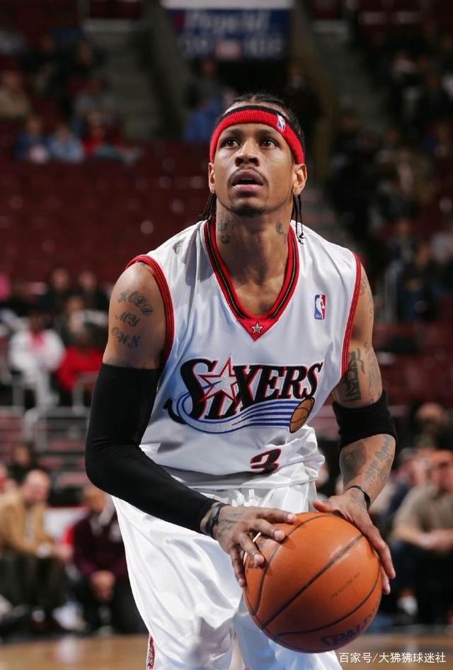 曼联客场不败创英超最长纪录，B费贡献2球1助攻，但防守漏洞明显，积分排名靠后。