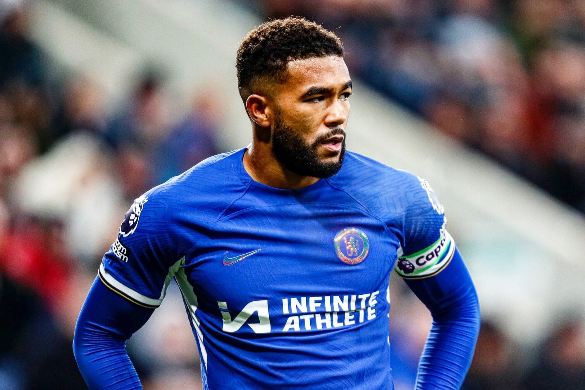 他只负责把球接住